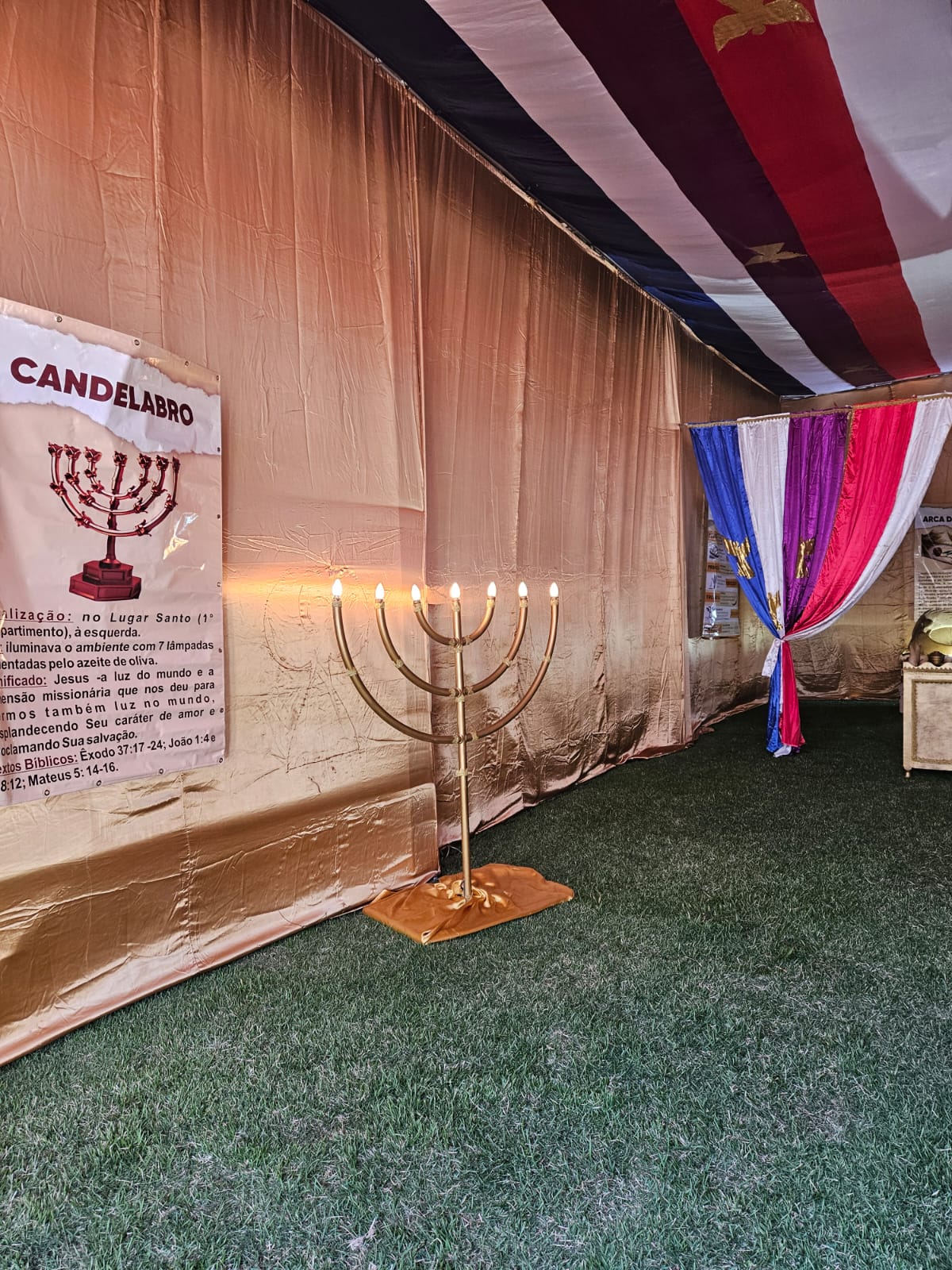 Candelabro no Lugar Santo